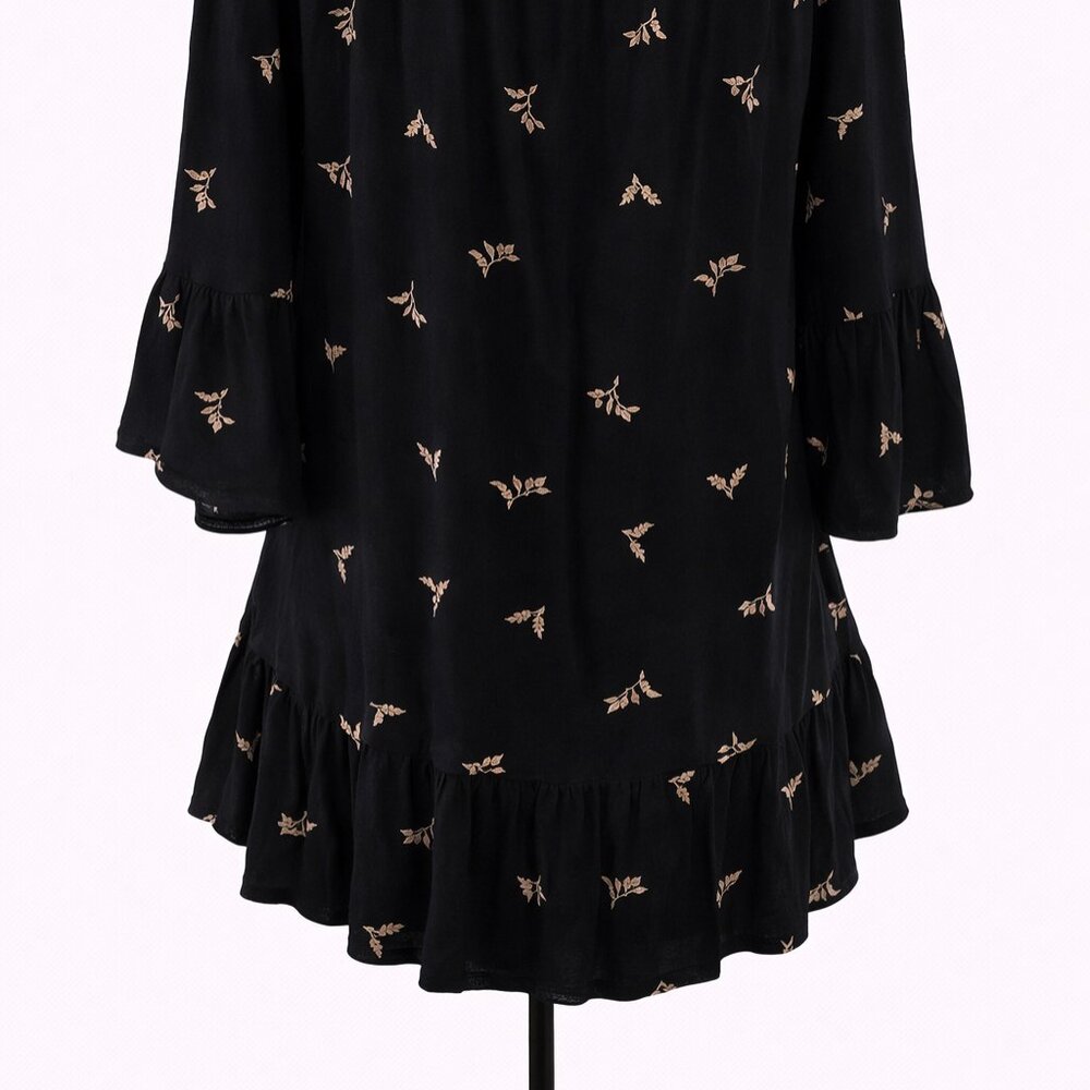 NWOT Style & Co Black Top w/ Gold Floral Detail Size M - Picture 11 of 12